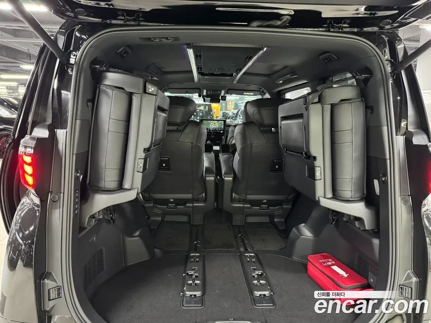 Toyota Alphard — фото 10