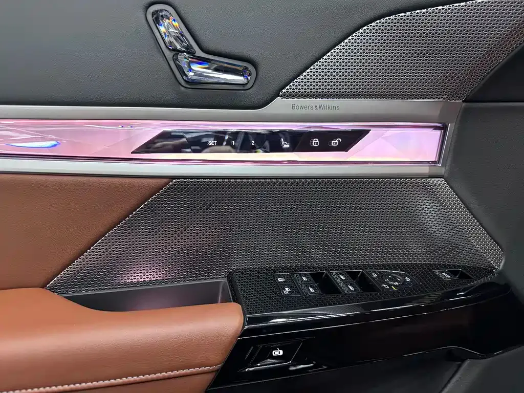 BMW 7 Series — фото 10