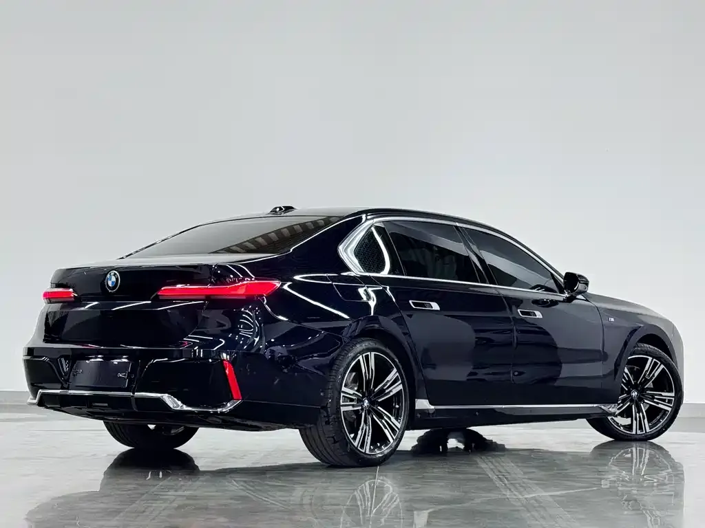 BMW 7 Series — фото 2