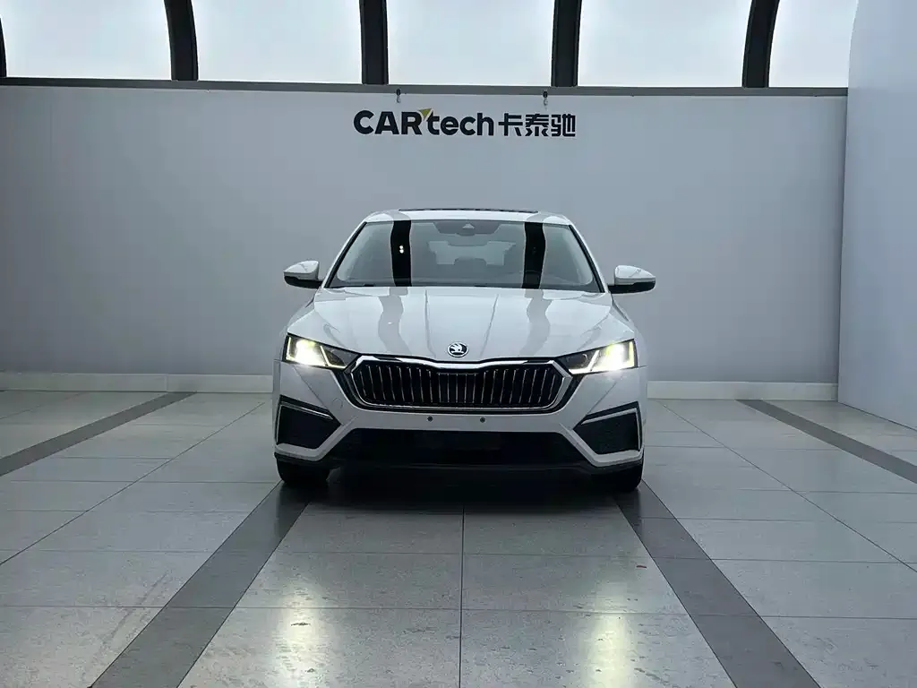 Skoda Octavia — фото 2