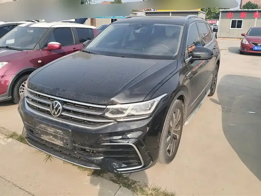 Volkswagen Tiguan L — фото 1