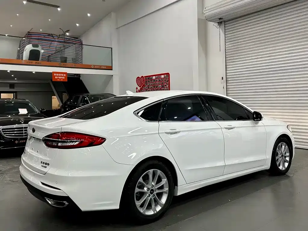 Ford Mondeo — фото 10