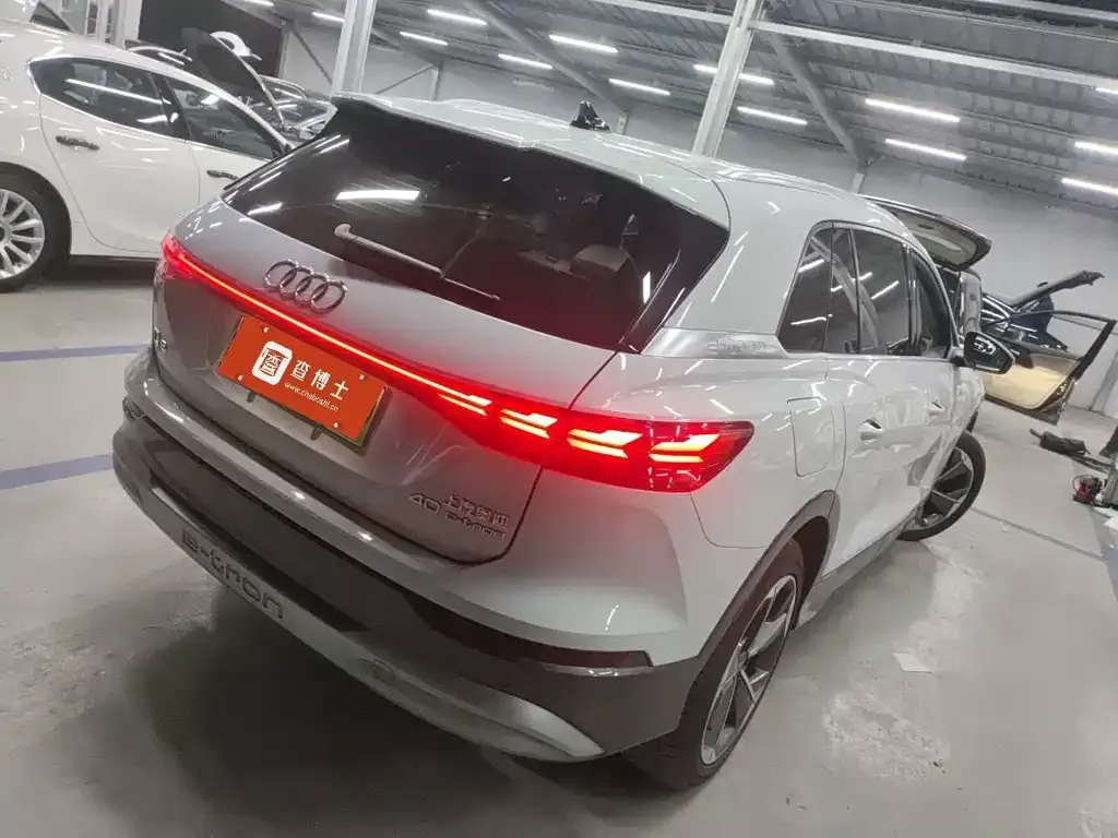 Audi Q5 e-tron — фото 2