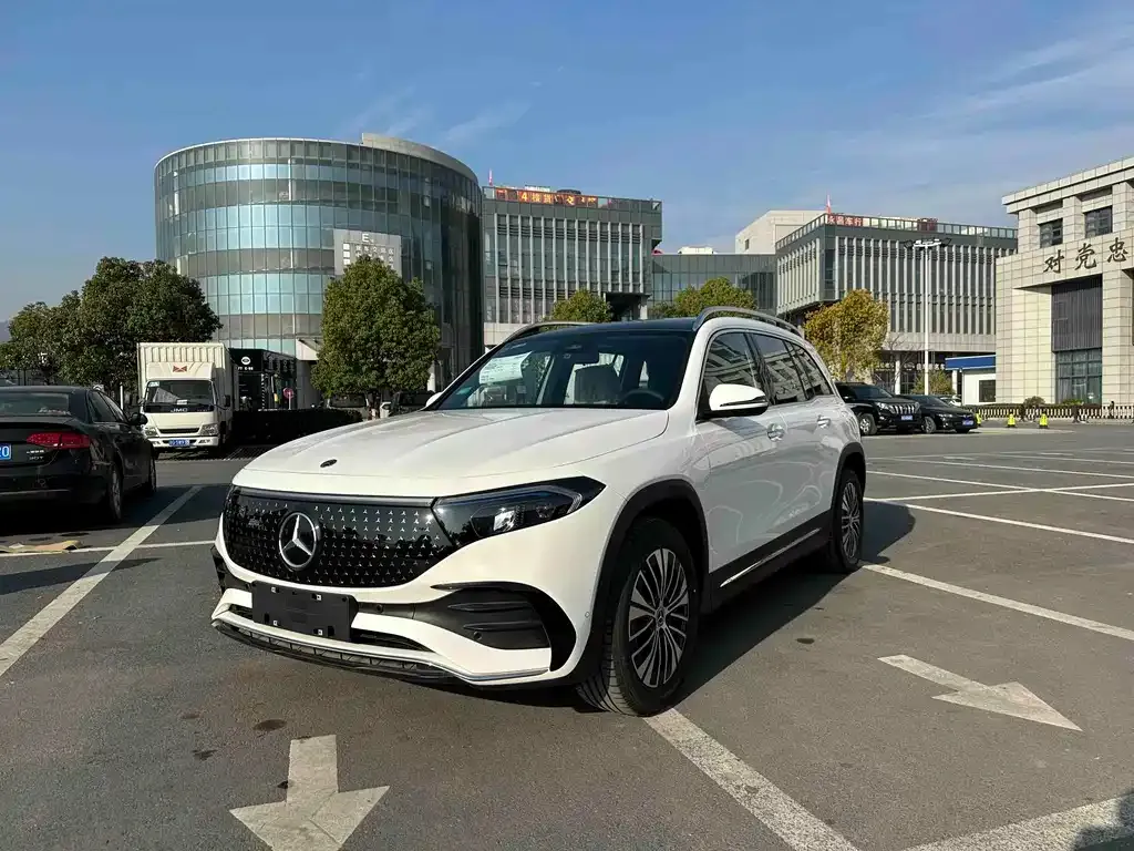Mercedes-Benz EQB — фото 1