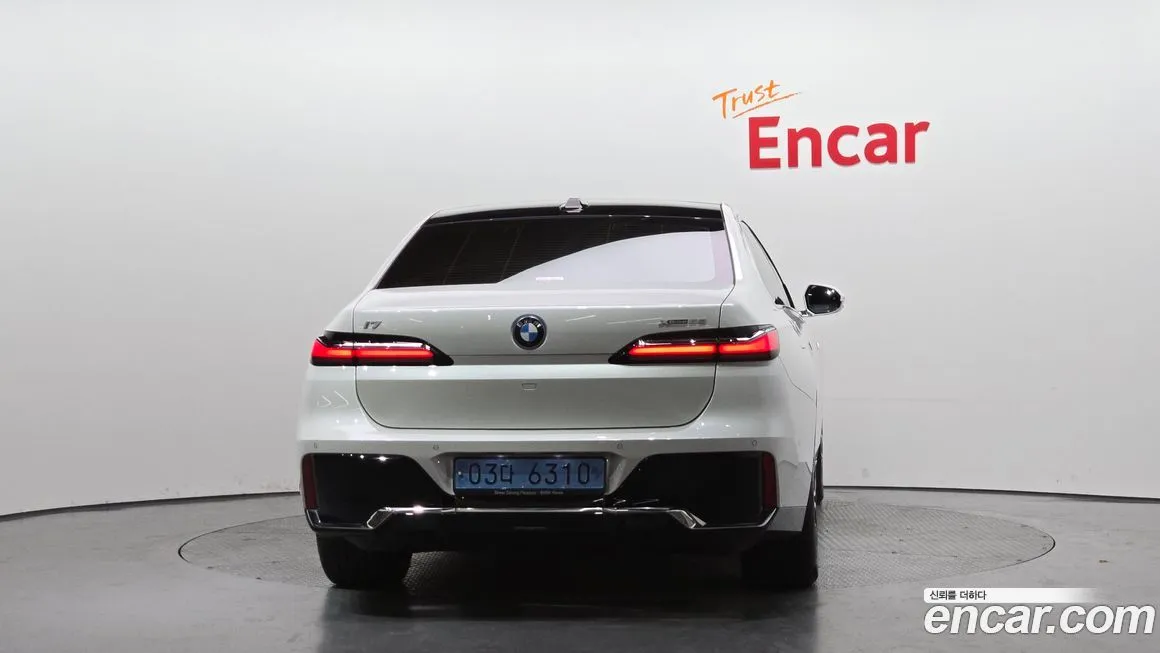 BMW i7 — фото 10
