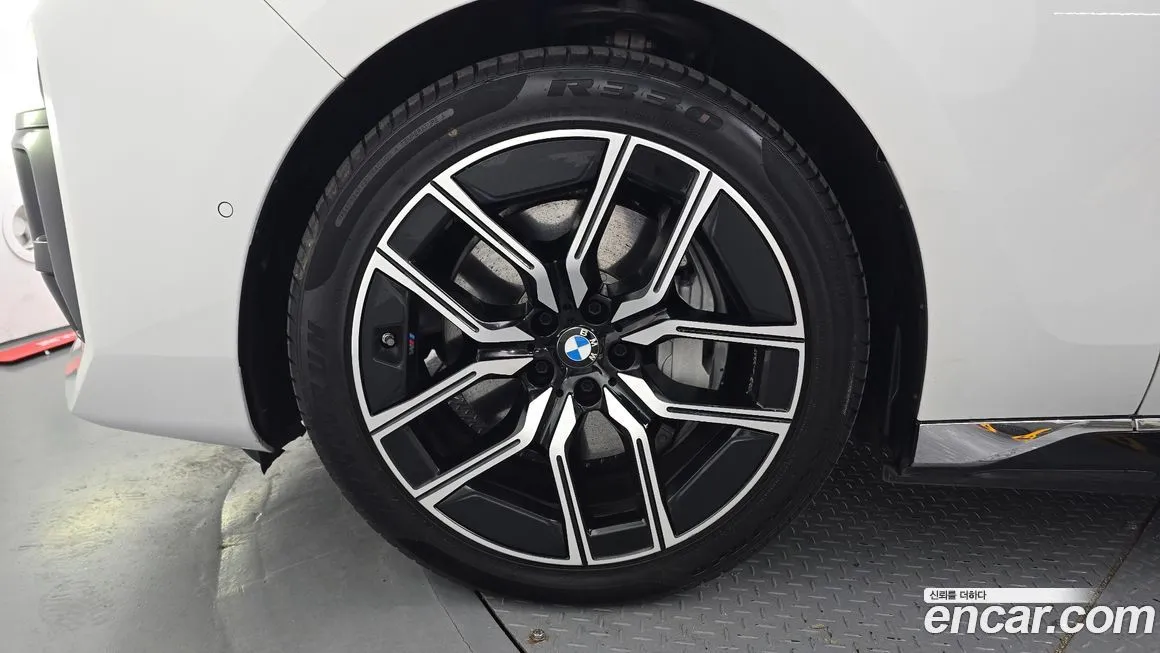 BMW i7 — фото 2