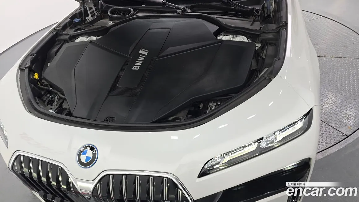 BMW i7 — фото 8