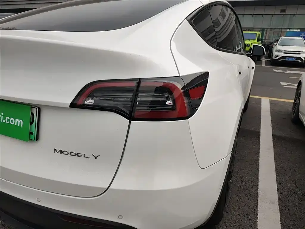 Tesla Model Y — фото 4