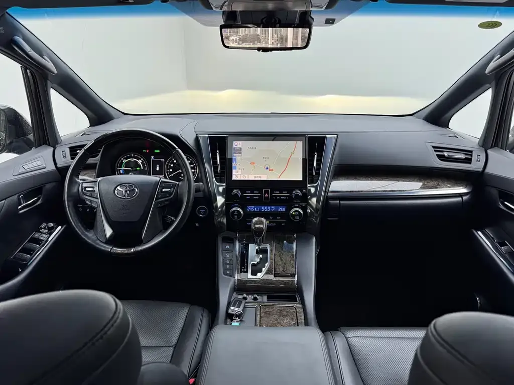 Toyota Alphard — фото 9