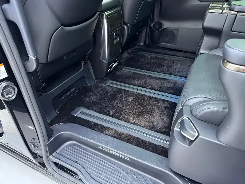 Toyota Alphard — фото 7