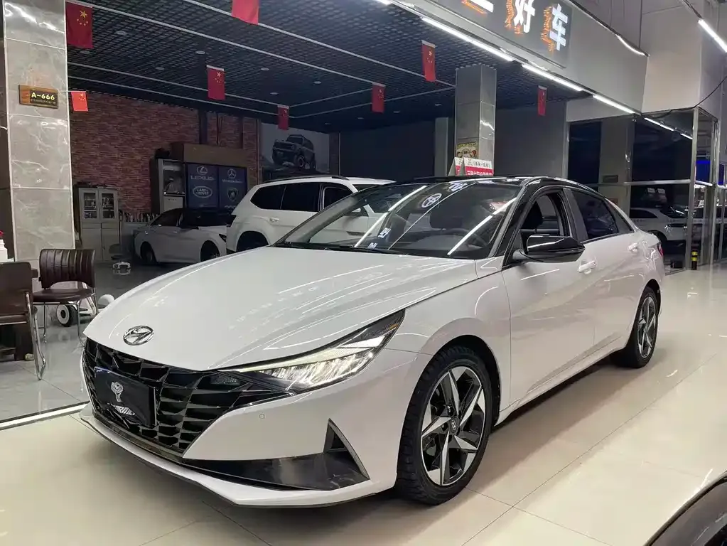 Hyundai Elantra — фото 1