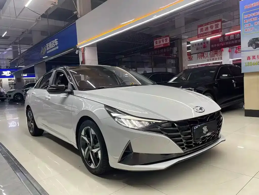 Hyundai Elantra — фото 3