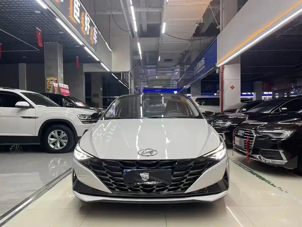 Hyundai Elantra — фото 7