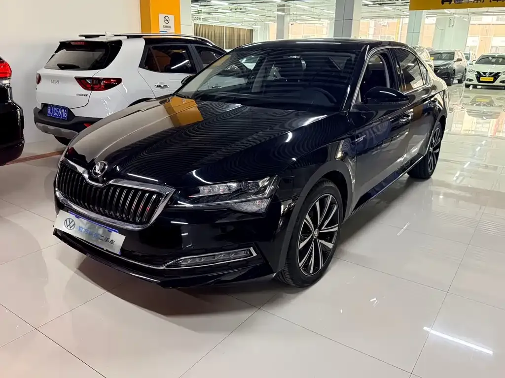 Skoda Superb — фото 1