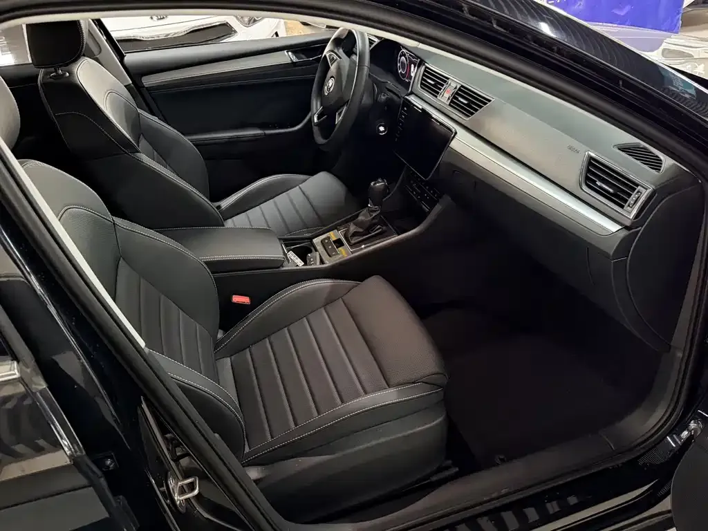 Skoda Superb — фото 10