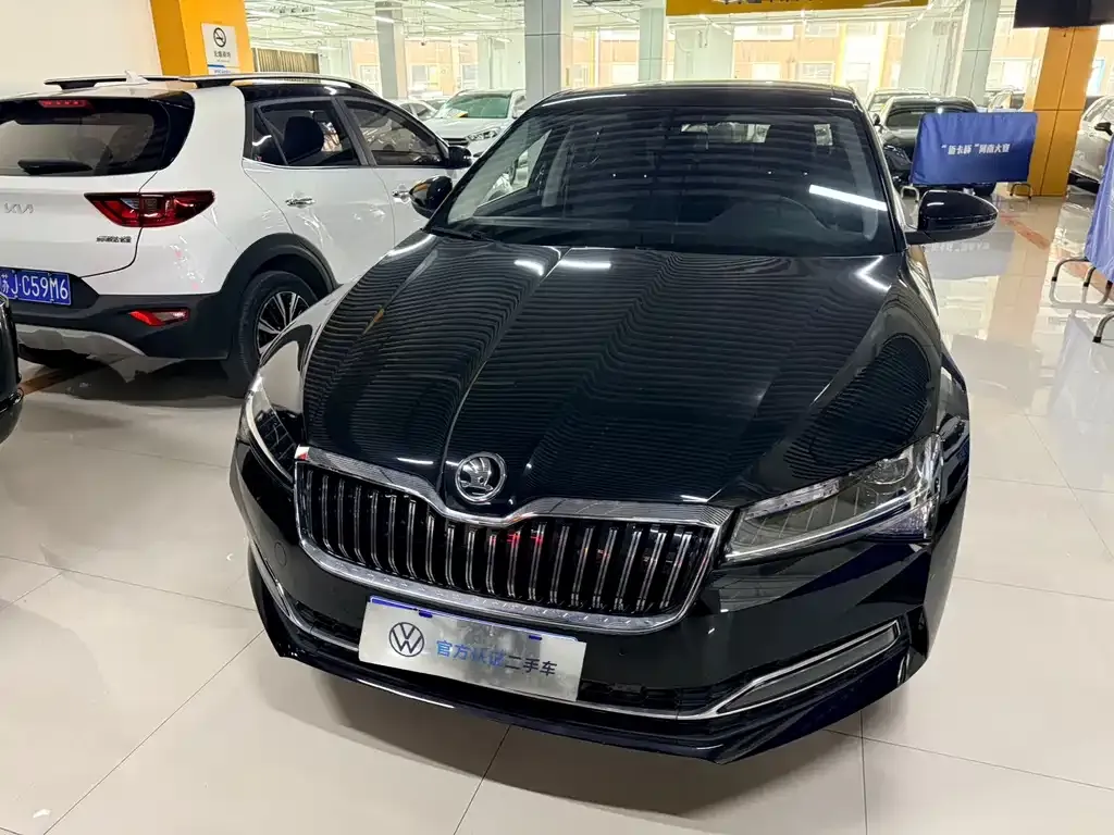 Skoda Superb — фото 2