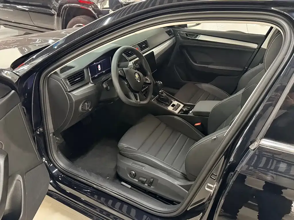 Skoda Superb — фото 4