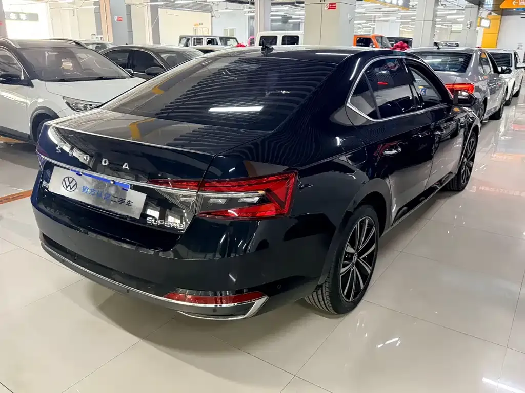 Skoda Superb — фото 7
