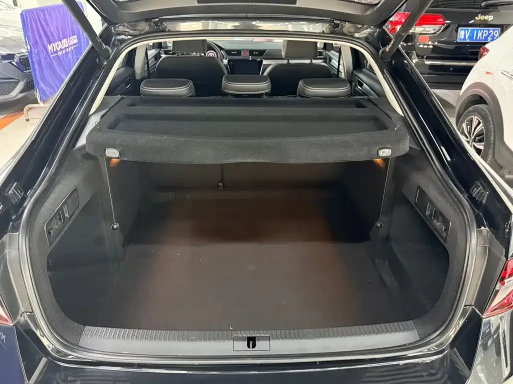 Skoda Superb — фото 8