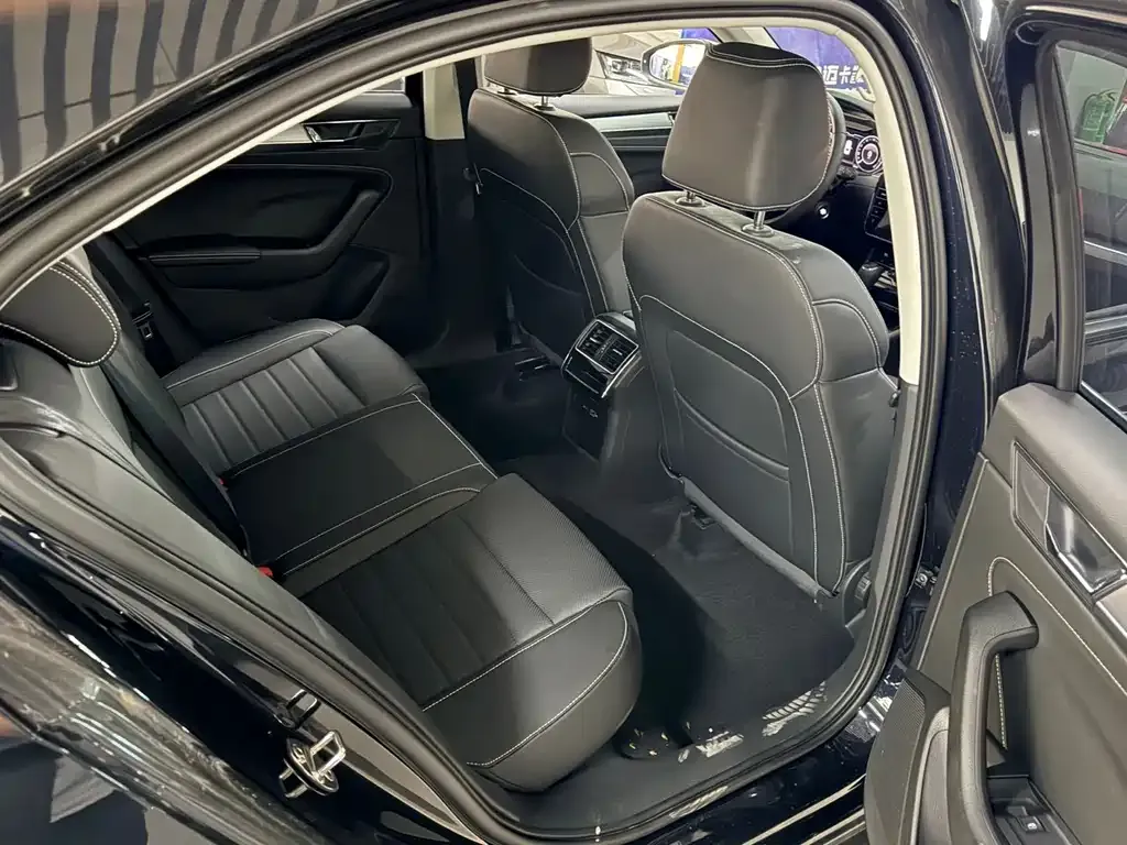 Skoda Superb — фото 9