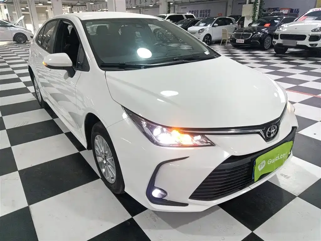 Toyota Corolla — фото 5