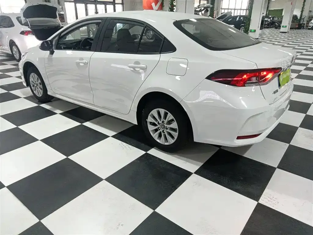 Toyota Corolla — фото 2