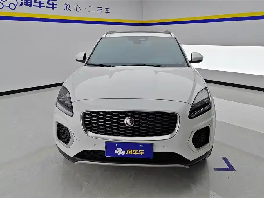 Jaguar E-PACE — фото 10