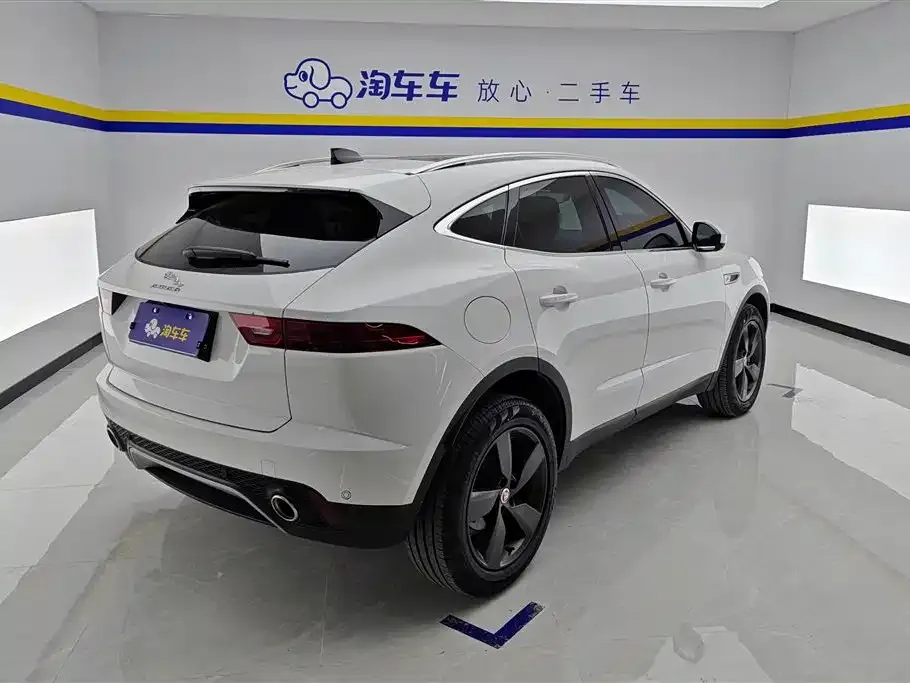 Jaguar E-PACE — фото 6