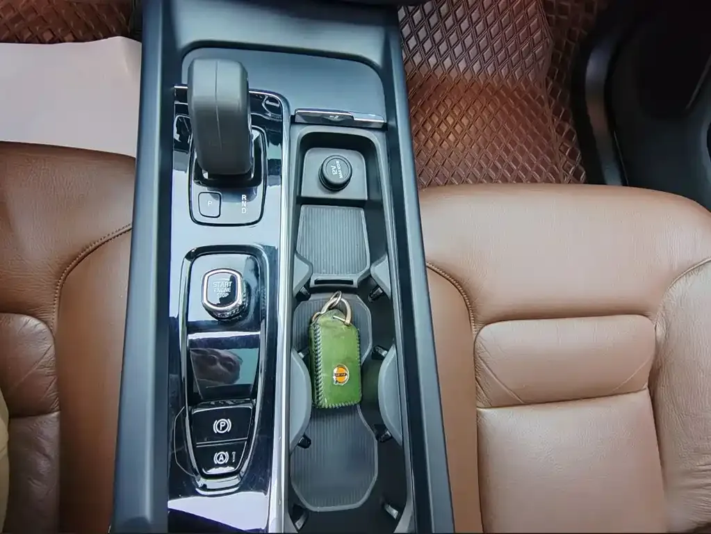 Volvo XC60 — фото 4