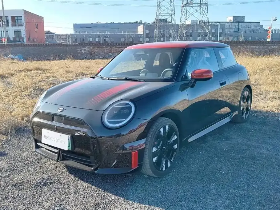 MINI JCW Electric — фото 1