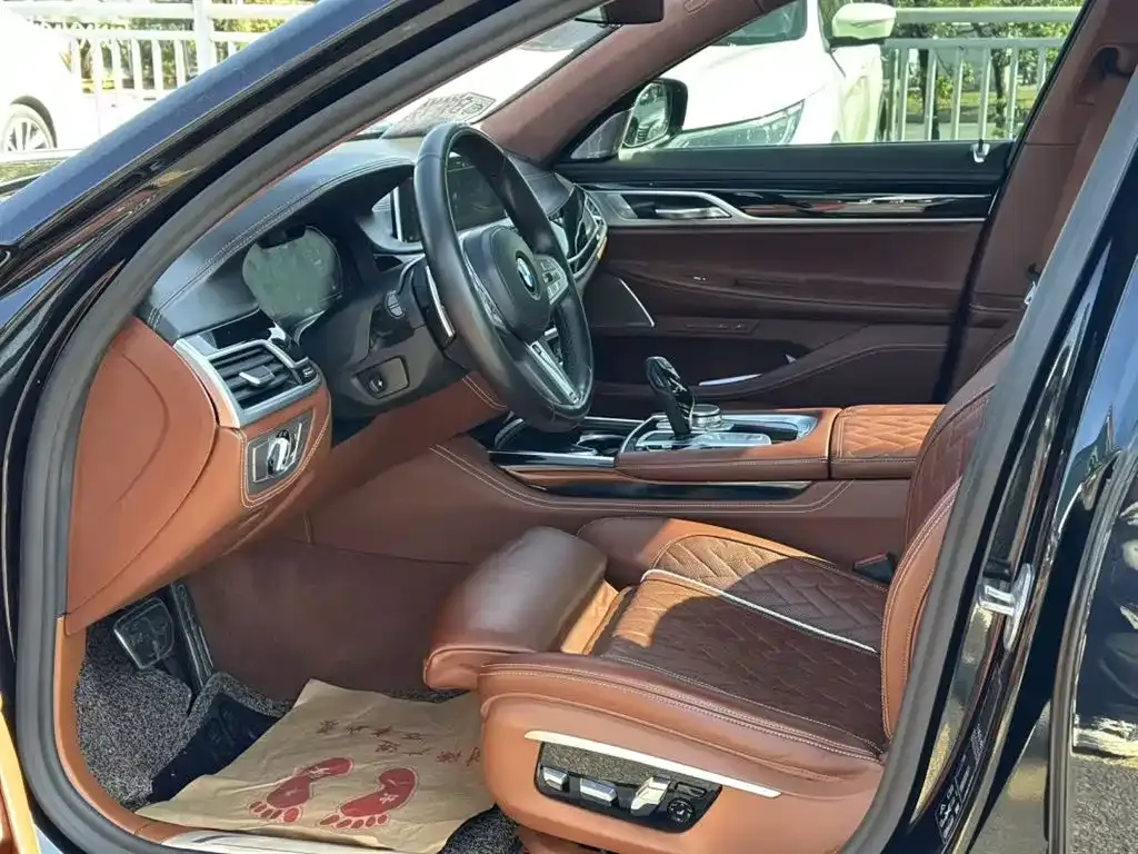 BMW 7 Series — фото 2