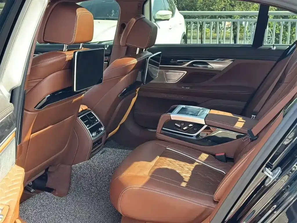 BMW 7 Series — фото 5