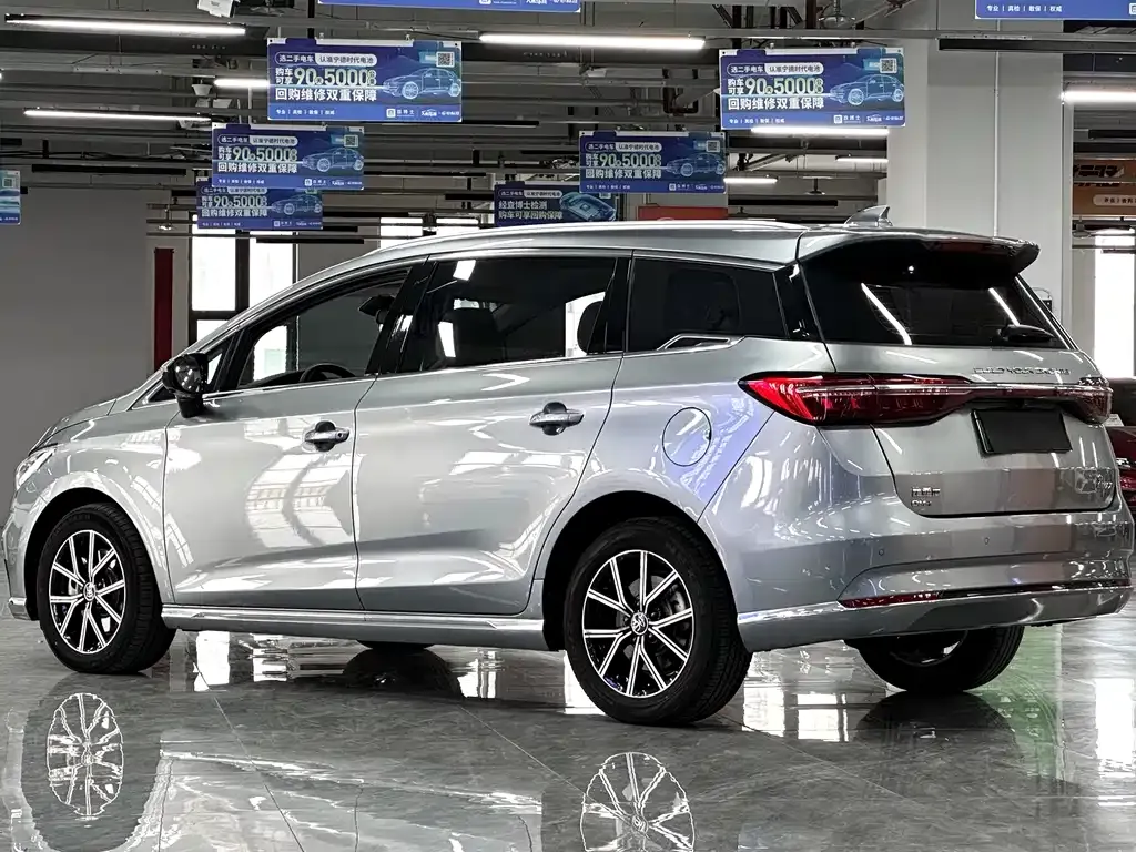 BYD MAX New Energy — фото 3