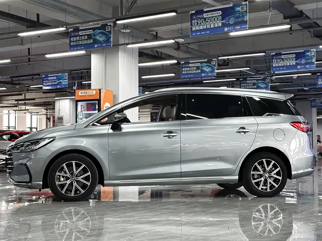 BYD MAX New Energy — фото 7