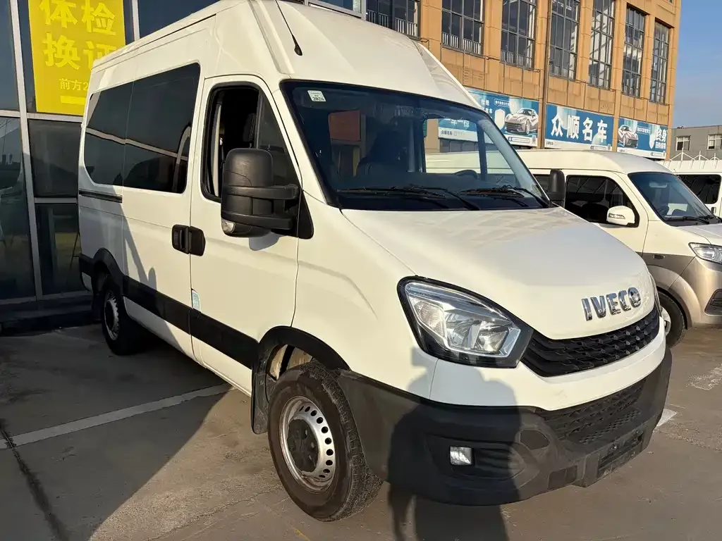 IVECO Ousheng — фото 6
