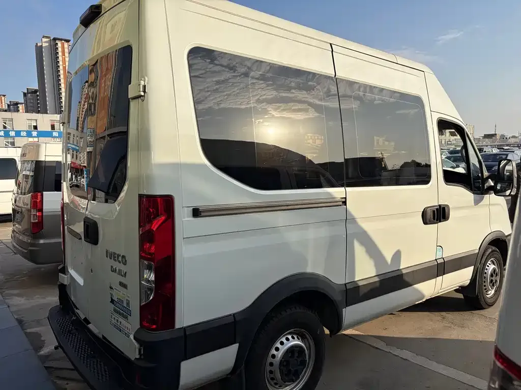 IVECO Ousheng — фото 7