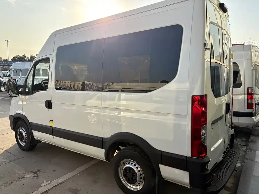 IVECO Ousheng — фото 5