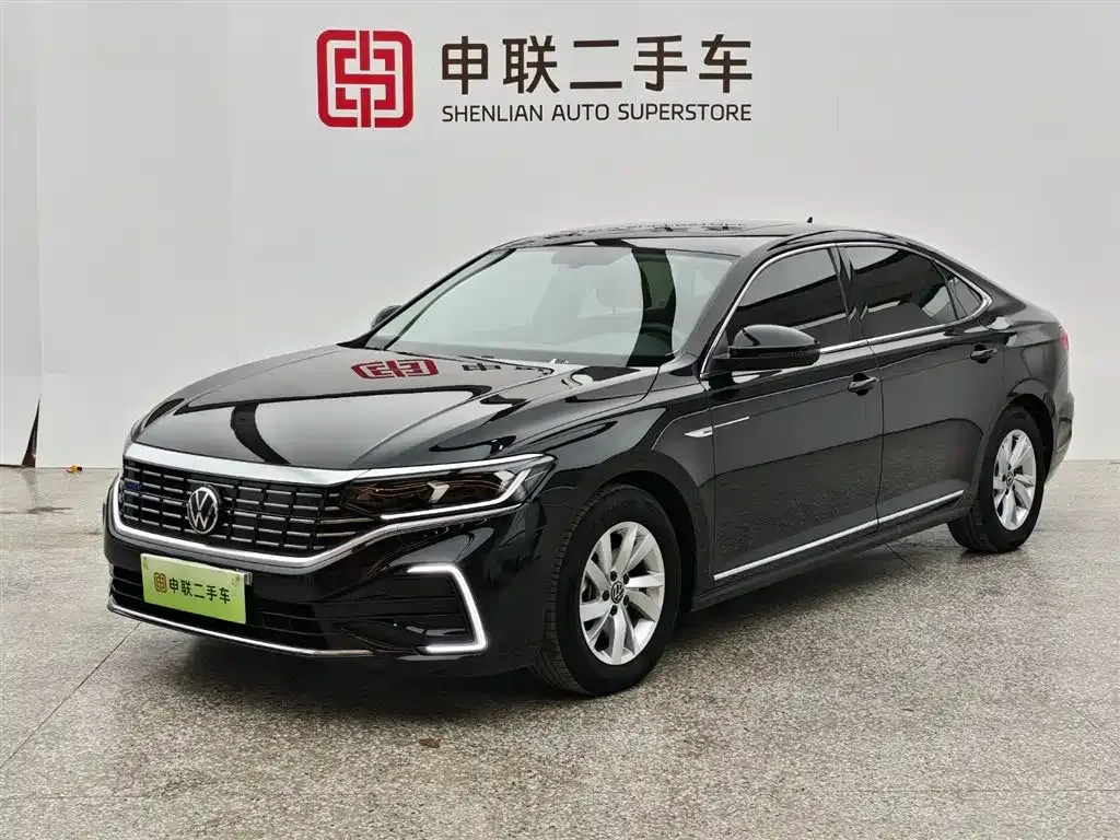 Volkswagen Passat New Energy — фото 1