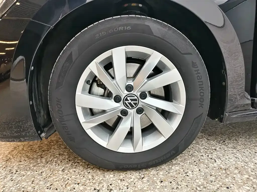 Volkswagen Passat New Energy — фото 7
