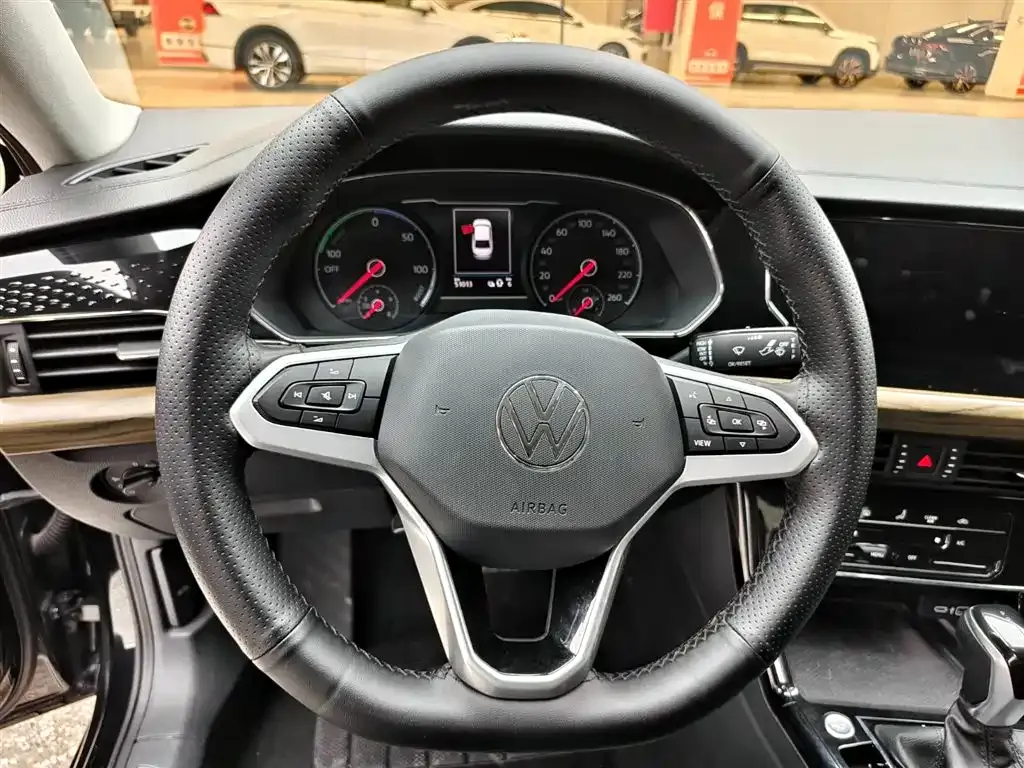 Volkswagen Passat New Energy — фото 9