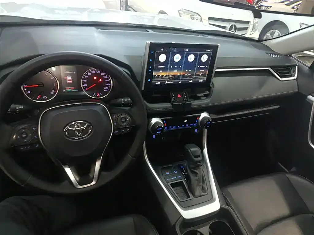 Toyota Wildlander — фото 10