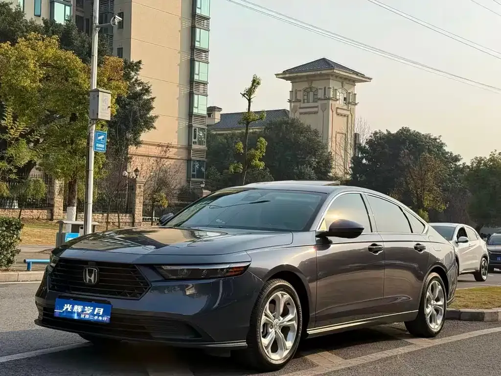 Honda Accord — фото 1