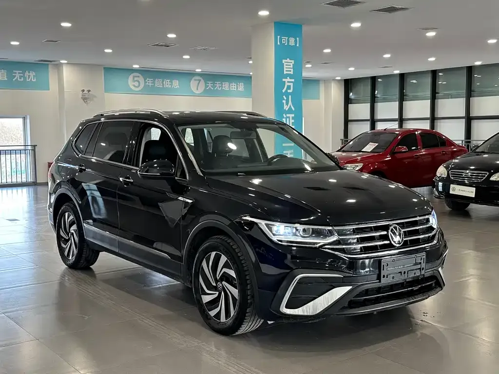 Volkswagen Tiguan L — фото 2