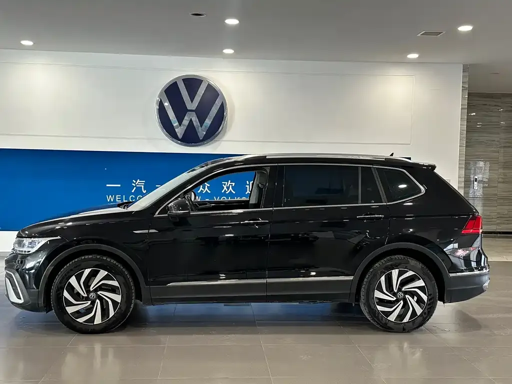 Volkswagen Tiguan L — фото 4