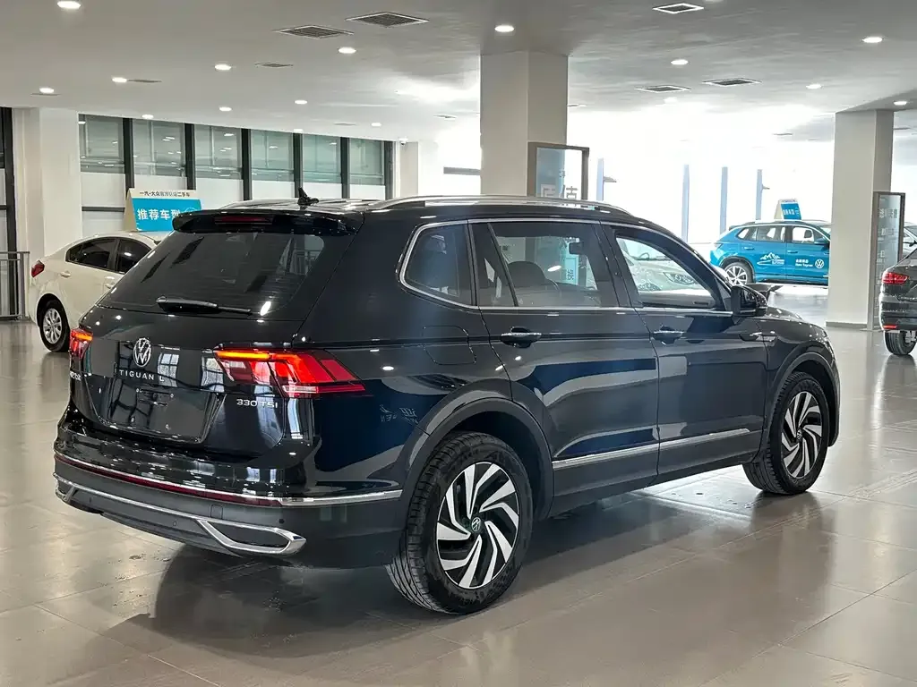 Volkswagen Tiguan L — фото 9