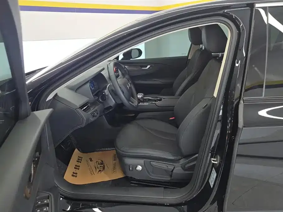 Hongqi E-QM5 — фото 3