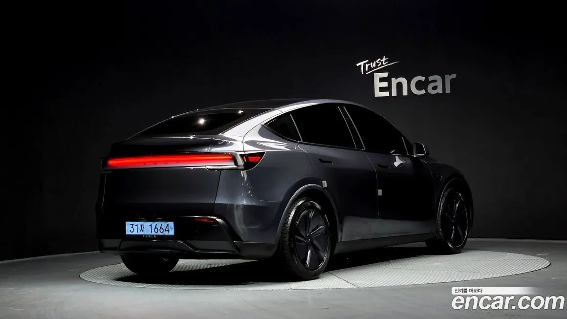 Tesla Model Y — фото 2