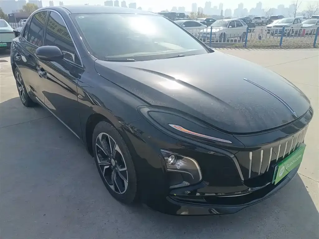 Hongqi E-QM5 — фото 9