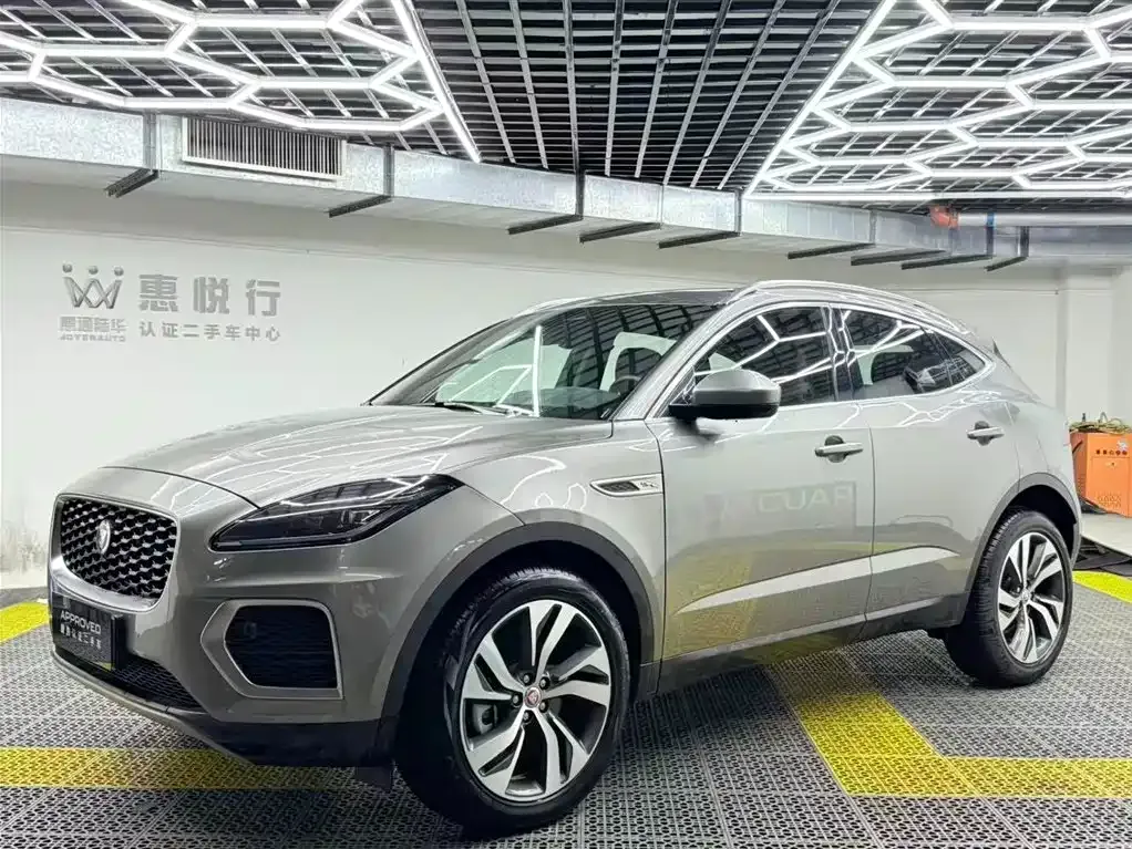 Jaguar E-PACE — фото 1