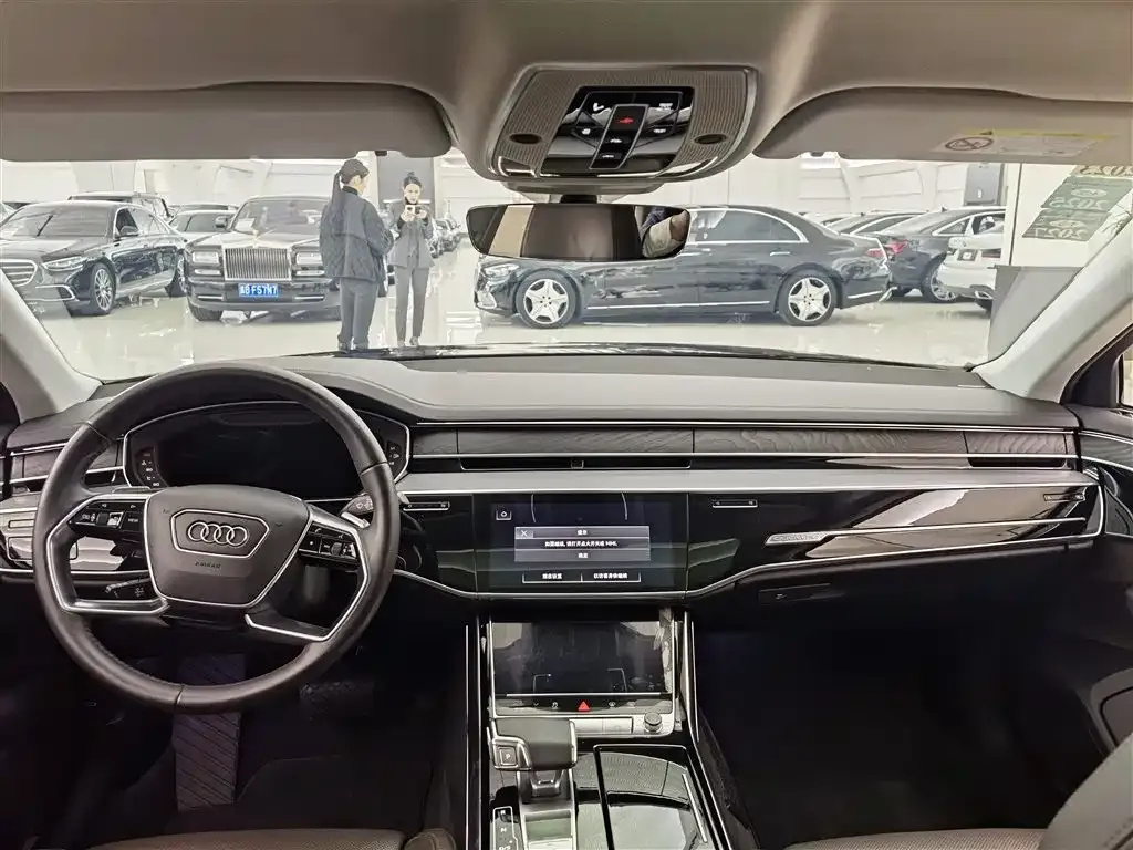 Audi A8 — фото 2